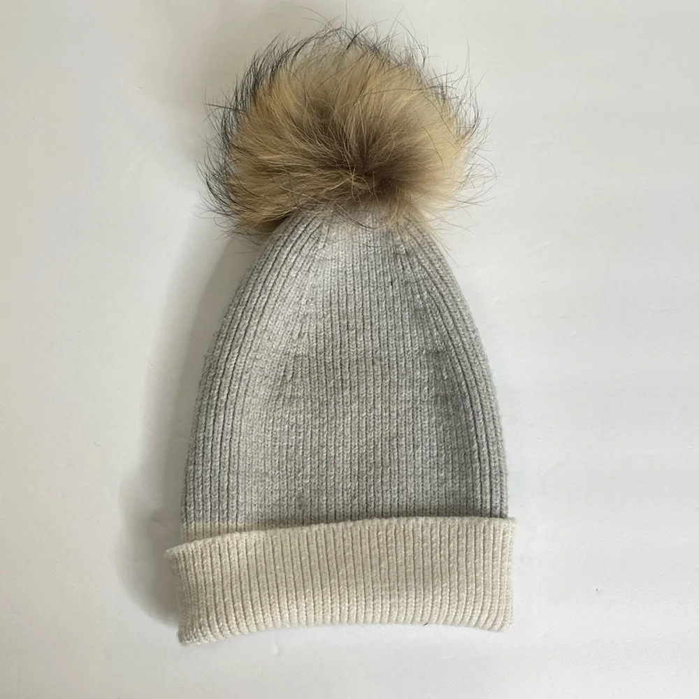 Gigi Pip beanie toque grey white Pom Pom EUC